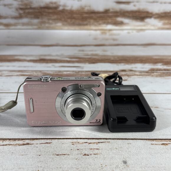Sony Cyber-shot DSC-W55 7.2MP 3x Optical Zoom Digital Camera Pink - Picture 1 of 6